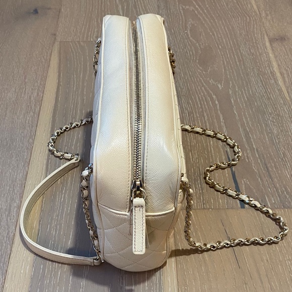 EXCELLENT CONDITION CHANEL CAVIAR CAMERA BAG - Picture 11 of 12